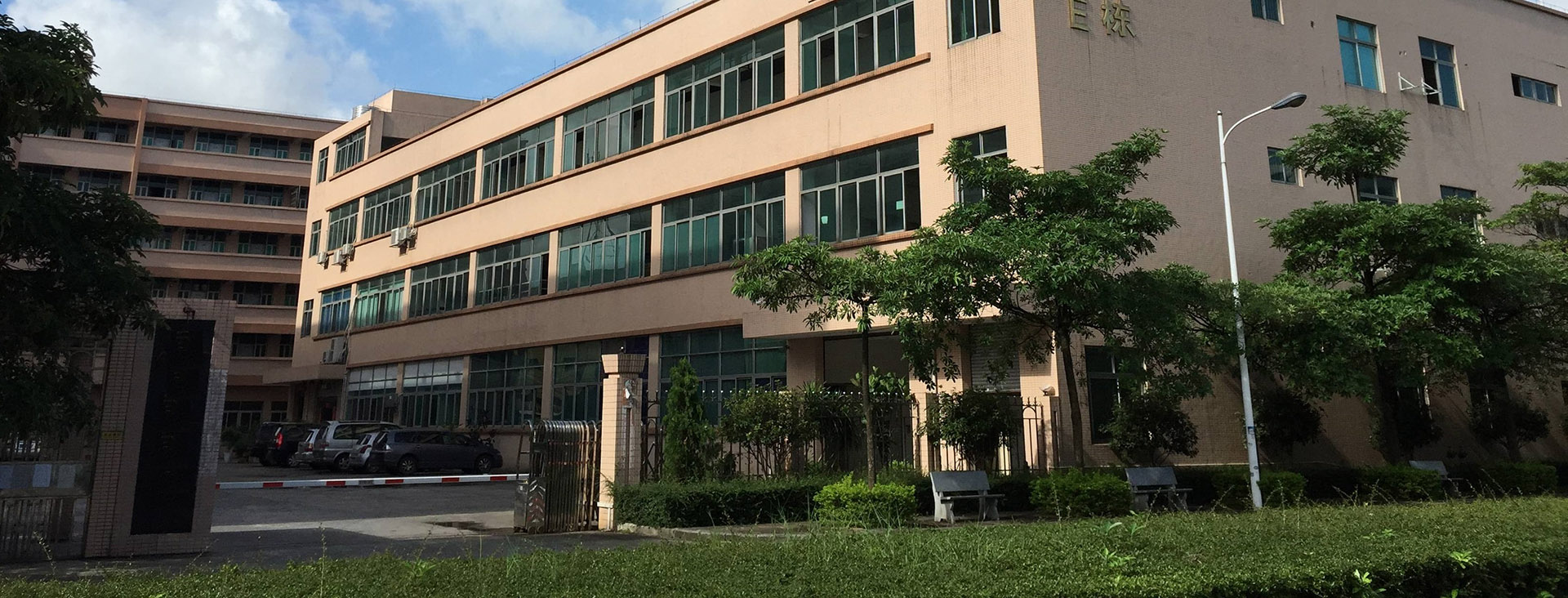 WE’RE THE LEADING FOIL EXPERT